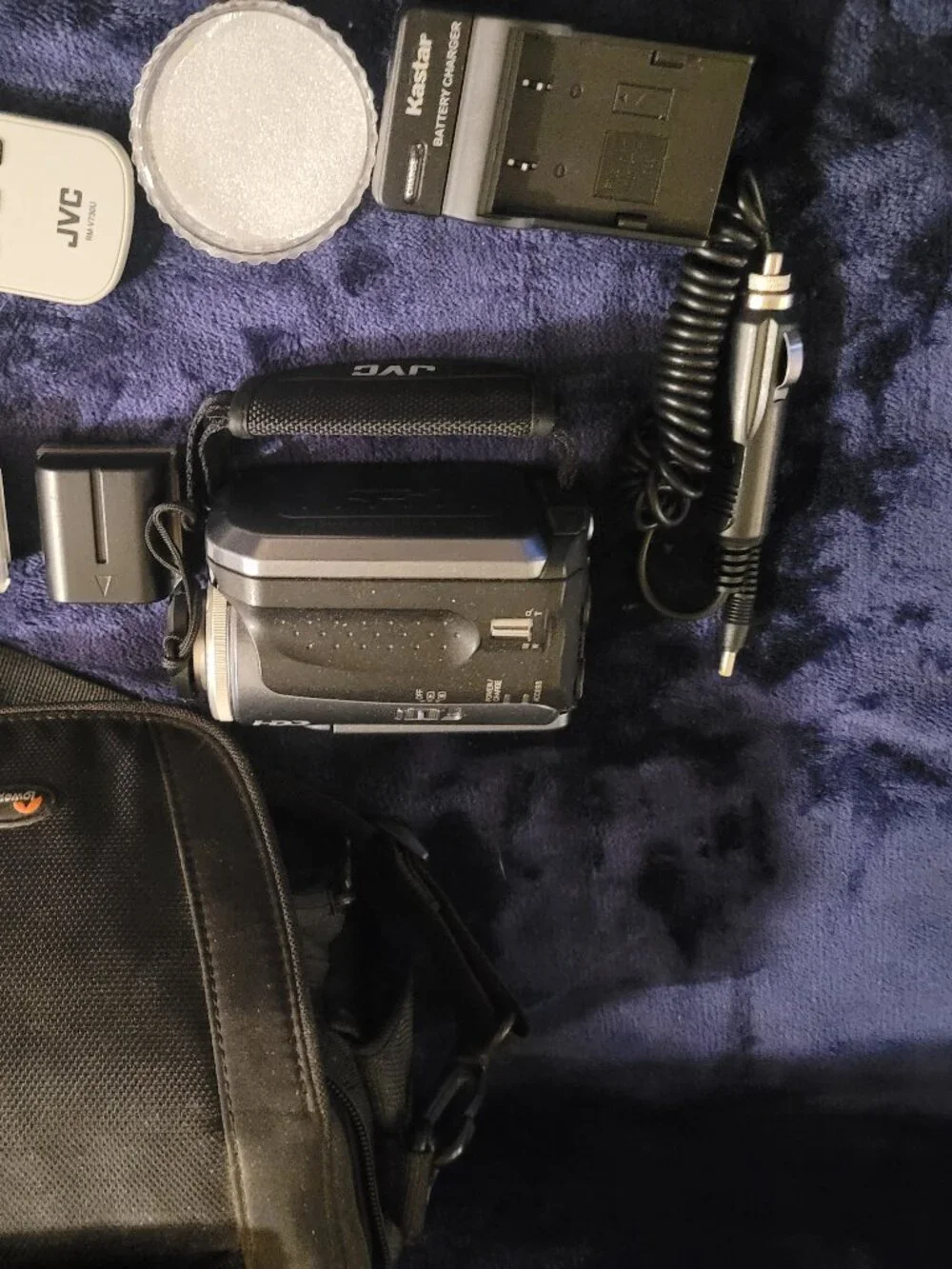 JVC Everio GZ-MG35U Hard Disk Camcorder Complete Kit — Made in Malaysia, Charger